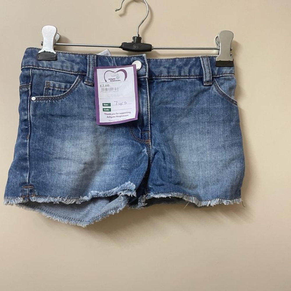 Next denim shorts 7yrs girls - Picture 2 of 4